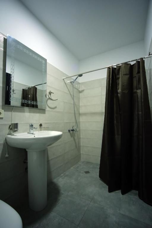 Отель Hotel AGUNA Кутаиси