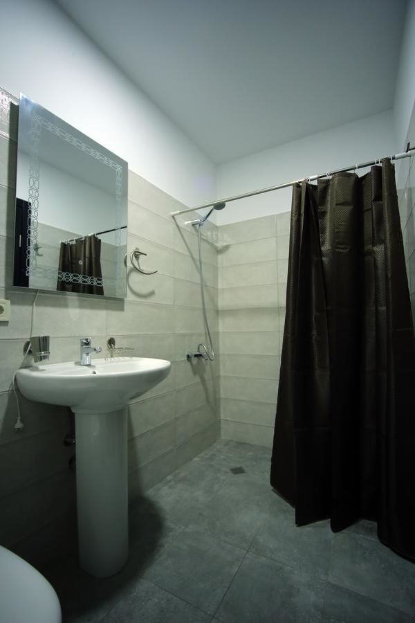 Отель Hotel AGUNA Кутаиси