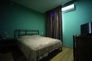 Отель Hotel AGUNA Кутаиси Двухместный номер с 2 отдельными кроватями и дополнительной кроватью-1